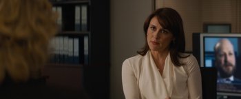 Movie still from “Truth” (2015), directed by James Vanderbilt – A woman wearing a white shirt and a white neck scarf; Close Up shot, Over the shoulder angle