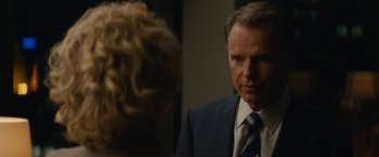 Movie still from “Truth” (2015), directed by James Vanderbilt – A man in a suit and tie talking to a woman in a suit and tie; Close Up shot, Over the shoulder angle