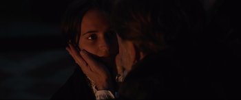 Movie still from “Tulip Fever” (2017), directed by Justin Chadwick – A man and a woman are looking at one another; Close Up shot, Over the shoulder angle