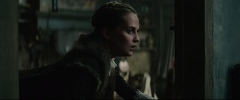 Movie still from “Tulip Fever” (2017), directed by Justin Chadwick – A woman in a fur coat looking off into the distance; Close Up shot, Over the shoulder angle