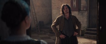 Movie still from “Tulip Fever” (2017), directed by Justin Chadwick – A man with long hair standing in a room; Medium shot, Over the shoulder angle