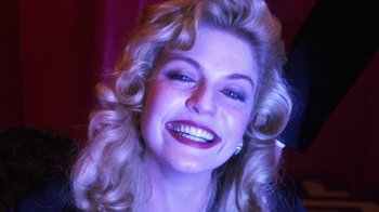 Movie still from “Twin Peaks: Fire Walk with Me” (1992), directed by David Lynch – A person with blonde curly hair; Close Up shot, High angle