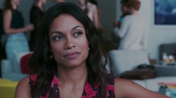 Movie still from “Unforgettable” (2017), directed by Denise Di Novi – A woman that is sitting in front of some people; Close Up shot, Over the shoulder angle