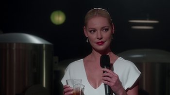 Movie still from “Unforgettable” (2017), directed by Denise Di Novi – A woman holding a microphone and a glass of beer; Close Up shot, Over the shoulder angle