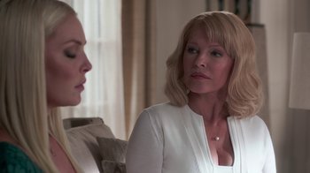 Movie still from “Unforgettable” (2017), directed by Denise Di Novi – Two women sitting in front of each other in a living room; Close Up shot, Over the shoulder angle