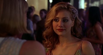Movie still from “Uptown Girls” (2003), directed by Boaz Yakin – A person with long blonde hair; Close Up shot, Over the shoulder angle