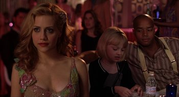 Movie still from “Uptown Girls” (2003), directed by Boaz Yakin – A group of people sitting in a room; Close Up shot, Over the shoulder angle