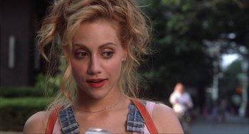 Movie still from “Uptown Girls” (2003), directed by Boaz Yakin – A person with long blonde hair; Close Up shot, Over the shoulder angle