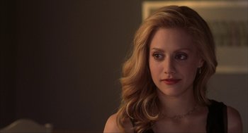 Movie still from “Uptown Girls” (2003), directed by Boaz Yakin – A woman with long blonde curly hair and a red lipstick; Close Up shot, Over the shoulder angle