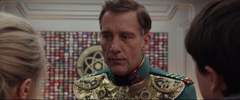 Movie still from “Valerian and the City of a Thousand Planets” (2017), directed by Luc Besson – A person wearing a uniform; Close Up shot, Over the shoulder angle