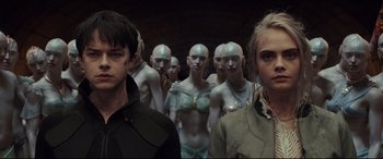 Movie still from “Valerian and the City of a Thousand Planets” (2017), directed by Luc Besson – A group of people standing next to each other in a room; Close Up shot, Low angle
