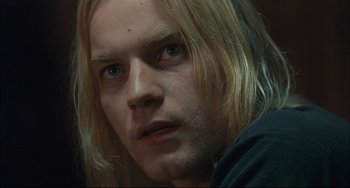 Movie still from “Velvet Goldmine” (1998), directed by Todd Haynes – A person with long hair; Close Up shot, Low angle