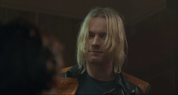 Movie still from “Velvet Goldmine” (1998), directed by Todd Haynes – A person with long blonde hair; Close Up shot, Over the shoulder angle