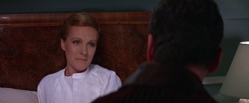 Movie still from “Victor/Victoria” (1982), directed by Blake Edwards – A man and a woman sitting in front of each other; Close Up shot, Over the shoulder angle