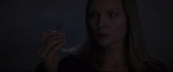 Movie still from “What Lies Beneath” (2000), directed by Robert Zemeckis – A woman is holding a key in her hand; Close Up shot, High angle