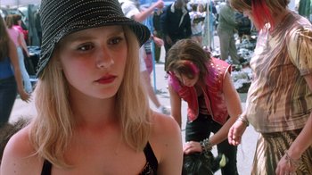Movie still from “White Oleander” (2002), directed by Peter Kosminsky – Two young women are standing in the street; Close Up shot, Over the shoulder angle