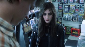 Movie still from “White Oleander” (2002), directed by Peter Kosminsky – A woman wearing a black leather jacket looking at a man in a black leather jacket; Close Up shot, Over the shoulder angle