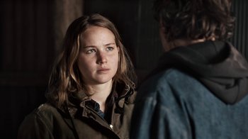 Movie still from “Winter's Bone” (2010), directed by Debra Granik – A woman in a brown jacket is looking at a man; Close Up shot, Over the shoulder angle