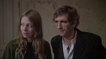 Movie still from “Wise Blood” (1979), directed by John Huston – A man and a woman standing next to each other; Close Up shot, Over the shoulder angle