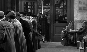 Movie still from “Witness for the Prosecution” (1957), directed by Billy Wilder – A black and white photo of people waiting in line; Wide shot, High angle