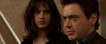 Movie still from “Wonder Boys” (2000), directed by Curtis Hanson – A man and a woman standing next to each other; Close Up shot, Over the shoulder angle