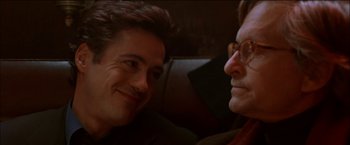 Movie still from “Wonder Boys” (2000), directed by Curtis Hanson – A man and a woman sitting next to each other on a couch; Close Up shot, Over the shoulder angle
