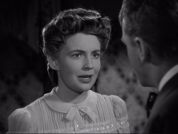 Movie still from “Yankee Doodle Dandy” (1942), directed by Michael Curtiz – An old photo of a woman in a white dress; Close Up shot, Over the shoulder angle