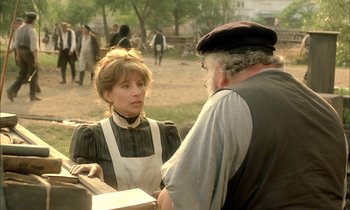 Movie still from “Yentl” (1983), directed by Barbra Streisand – An older man and a young woman talking to each other; Medium shot, Over the shoulder angle