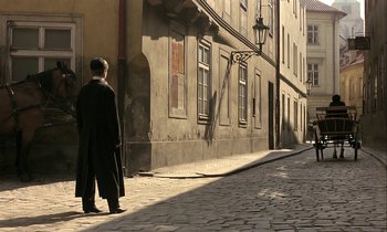 Movie still from “Yentl” (1983), directed by Barbra Streisand – A man standing on the side of a street; Wide shot, High angle
