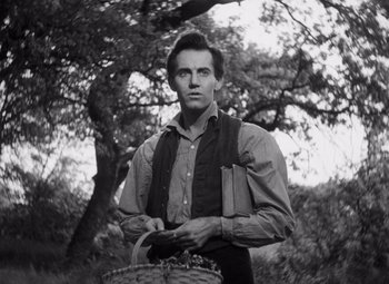 Movie still from “Young Mr. Lincoln” (1939), directed by John Ford – A black and white photo of a man holding a basket; Medium shot, Low angle