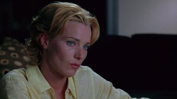 Movie still from “Zero Effect” (1998), directed by Jake Kasdan – A person with blonde hair wearing a yellow shirt; Close Up shot, Over the shoulder angle
