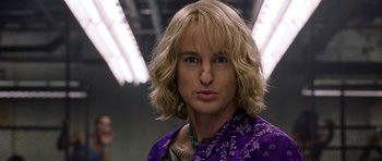 Movie still from “Zoolander” (2001), directed by Ben Stiller – A person with long blonde hair; Close Up shot, Over the shoulder angle