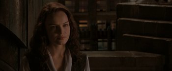 Movie still from “Superman Returns” (2006), directed by Bryan Singer – A woman with long brown hair wearing a white shirt; Close Up shot, Over the shoulder angle