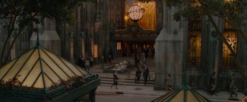 Movie still from “Superman Returns” (2006), directed by Bryan Singer – People are walking in front of a large building; Extreme Wide shot, High angle