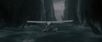 Movie still from “Superman Returns” (2006), directed by Bryan Singer – An airplane flying over a body of water; Extreme Wide shot, High angle