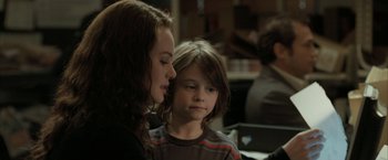 Movie still from “Superman Returns” (2006), directed by Bryan Singer – A woman and a boy are looking at each other; Close Up shot, Over the shoulder angle