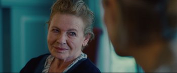 Movie still from “I Care a Lot” (2020), directed by J Blakeson – An older woman is looking into the camera; Close Up shot, Over the shoulder angle