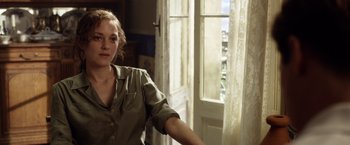 Movie still from “Allied” (2016), directed by Robert Zemeckis – Close Up shot, Over the shoulder angle