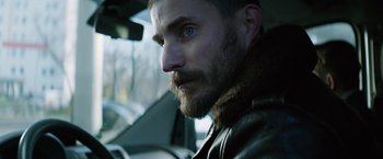Movie still from “Kidnapping Stella” (2019), directed by Thomas Sieben – A person with a beard in a car; Close Up shot, Low angle
