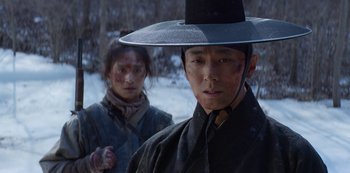Movie still from “Kingdom” (2019), created by Eun-hee Kim – A man and a woman in traditional korean clothing; Close Up shot, Over the shoulder angle