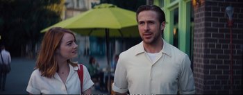 Movie still from “La La Land” (2016), directed by Damien Chazelle – A man and a woman standing next to each other under an umbrella; Medium shot, Over the shoulder angle