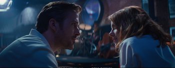 Movie still from “La La Land” (2016), directed by Damien Chazelle – A man and a woman talking to each other; Close Up shot, Over the shoulder angle
