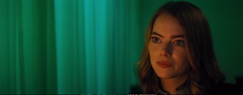 Movie still from “La La Land” (2016), directed by Damien Chazelle – A woman's face in front of a green curtain; Close Up shot, Over the shoulder angle