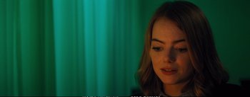 Movie still from “La La Land” (2016), directed by Damien Chazelle – A beautiful young lady sitting in front of a green curtain; Close Up shot, Over the shoulder angle