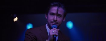 Movie still from “La La Land” (2016), directed by Damien Chazelle – A person holding a microphone; Close Up shot, Over the shoulder angle