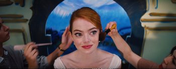 Movie still from “La La Land” (2016), directed by Damien Chazelle – A person putting makeup on her face; Close Up shot, Over the shoulder angle