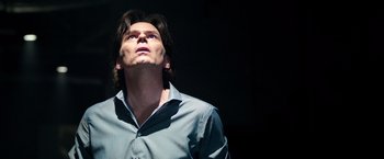 Movie still from “Lights Out” (2016), directed by David F. Sandberg – A man in a blue shirt looking up at the sky; Close Up shot, Low angle