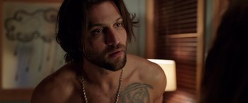 Movie still from “Lights Out” (2016), directed by David F. Sandberg – A person with a tattoo; Close Up shot, Over the shoulder angle