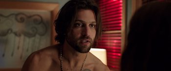 Movie still from “Lights Out” (2016), directed by David F. Sandberg – A person with long hair; Close Up shot, Over the shoulder angle