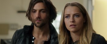 Movie still from “Lights Out” (2016), directed by David F. Sandberg – A man and a woman standing next to each other; Close Up shot, Low angle